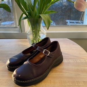 Born brown leather Mary Janes Size 7